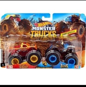 HOT WHEELS MONSTER TRUCKS DEMOLITION SET Spur of the Moment Vs Steer Clear BNWT